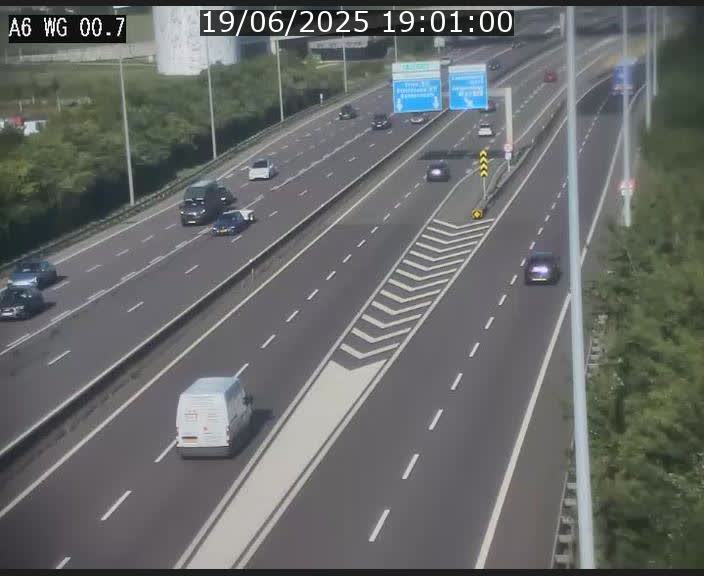 Traffic live webcam Luxembourg Croix de Cessange - A6 - BK 0.7 - direction A3 France