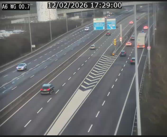 Traffic live webcam Luxembourg Croix de Cessange - A6 - BK 0.7 - direction A3 France