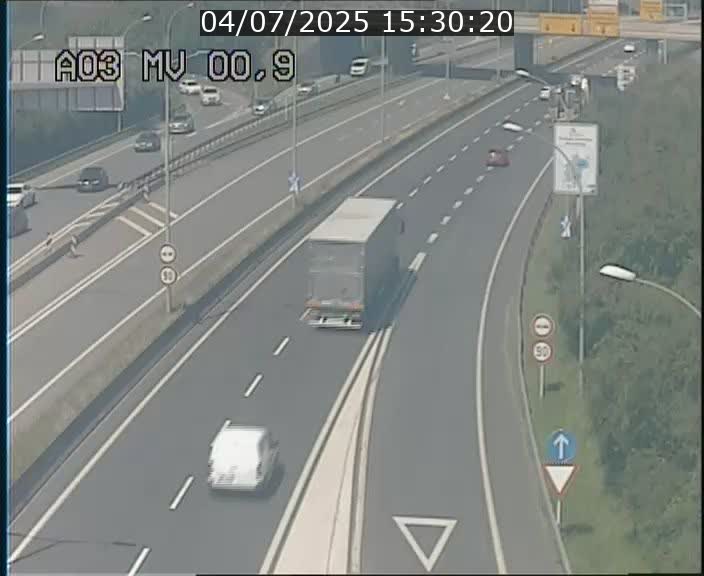 Traffic live webcam Luxembourg Croix de Gasperich - A3 - BK 0.4 - direction Luxembourg