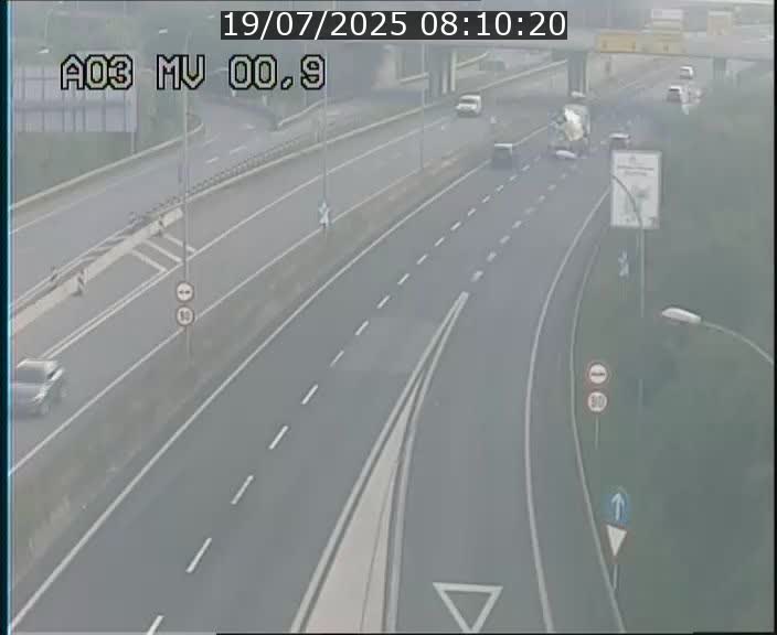 Traffic live webcam Luxembourg Croix de Gasperich - A3 - BK 0.4 - direction Luxembourg