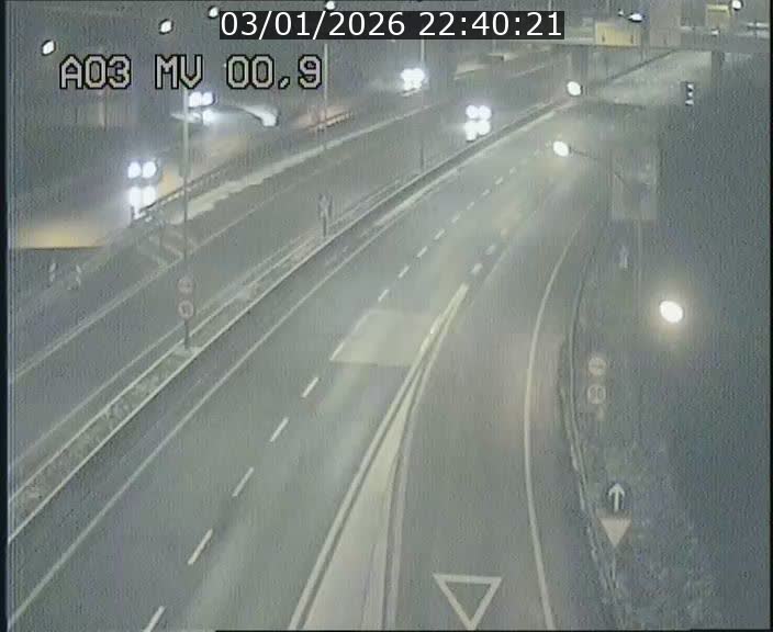 Traffic live webcam Luxembourg Croix de Gasperich - A3 - BK 0.4 - direction Luxembourg