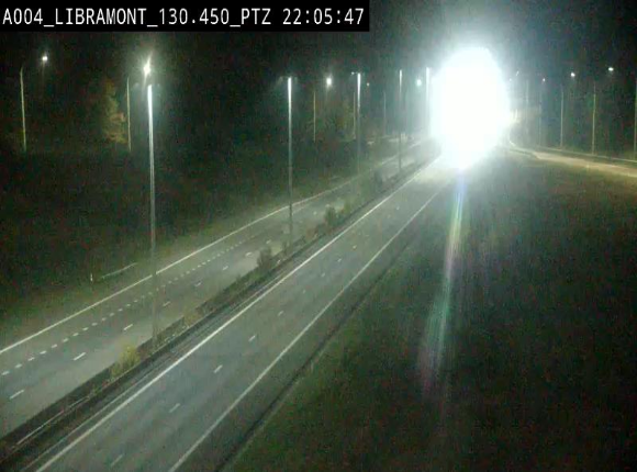 Webcam E411 à hauteur de la sortie 25 de Libramont menant vers Bouillon, Sedan et Reims via la N89. Vue orientée vers Bruxelles
