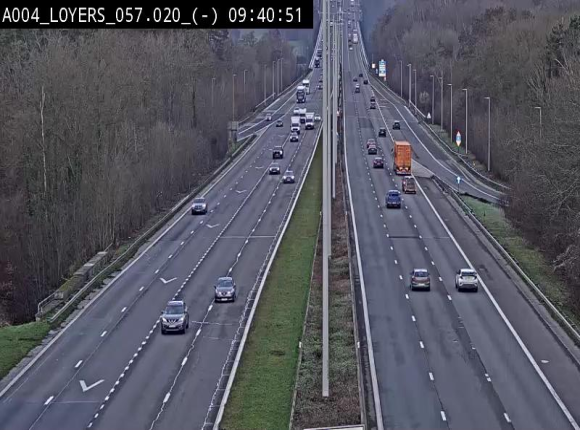 Webcam E411 au niveau du viaduc de Beez à Loyers, entre Champion et Warissoulx. Vue orientée vers Bruxelles