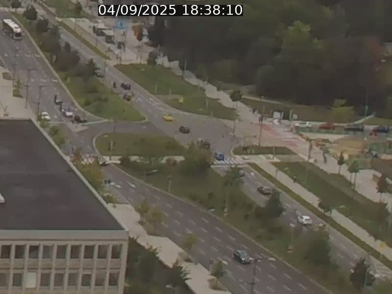 Webcam sur l'avenue John Fitzgerald Kennedy (N51) avec vue sur le Pont rouge (Pont Grande Duchesse Charlotte), l'arrêt Pfaffenthal et l'entrée du quartier Kirchberg