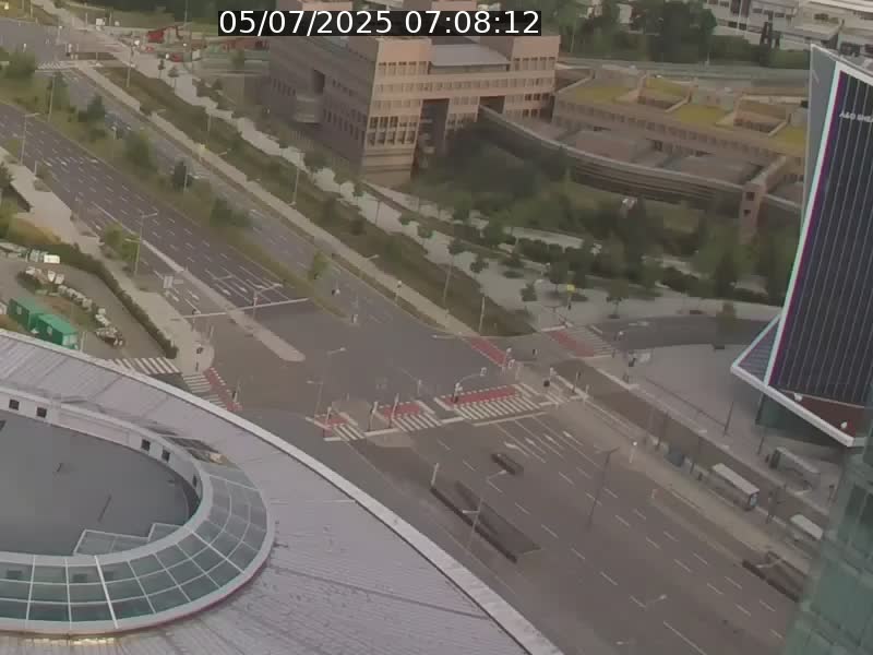 Webcam sur l'avenue John Fitzgerald Kennedy (N51) avec vue sur le Pont rouge (Pont Grande Duchesse Charlotte), l'arrêt Pfaffenthal et l'entrée du quartier Kirchberg