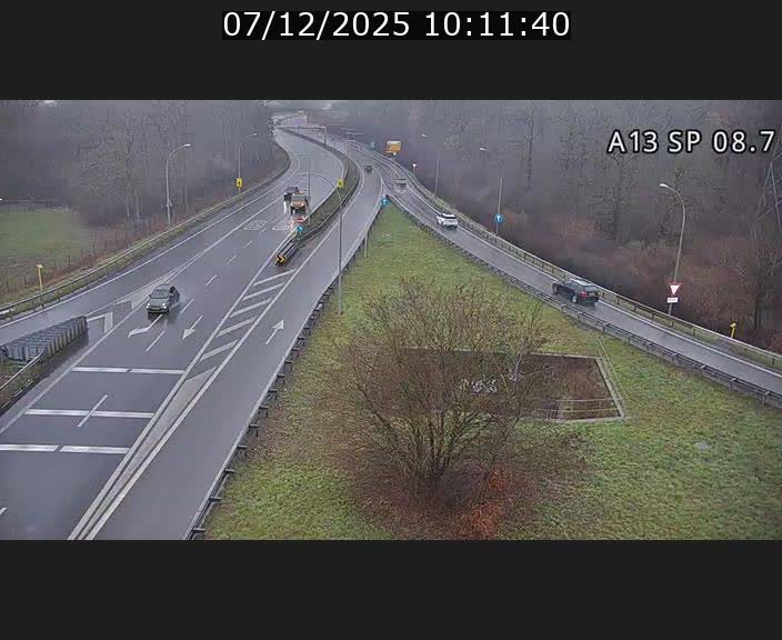 Traffic live webcam Luxembourg Jonction Lankelz - A13 direction Pétange - BK 8.7