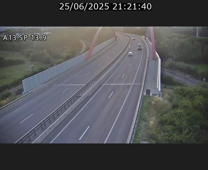 Traffic live webcam Luxembourg Kayl - A13 direction Esch-sur-Alzette/Luxembourg-ville - BK 13.9