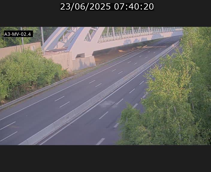 Webcam autoroute de la France (A3) au Luxembourg à Fentange, à proximité de la Croix de Gasperich. Vue orientée vers la Cloche d'Or