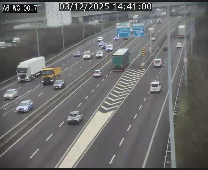 Traffic live webcam Luxembourg Croix de Cessange - A6 - BK 0.7 - direction A3 France