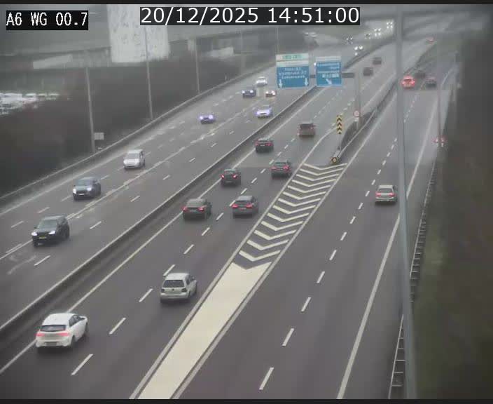 Traffic live webcam Luxembourg Croix de Cessange - A6 - BK 0.7 - direction A3 France