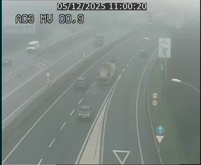 Traffic live webcam Luxembourg Croix de Gasperich - A3 - BK 0.4 - direction Luxembourg