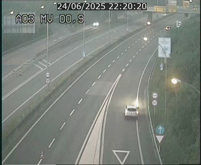 Traffic live webcam Luxembourg Croix de Gasperich - A3 - BK 0.4 - direction Luxembourg