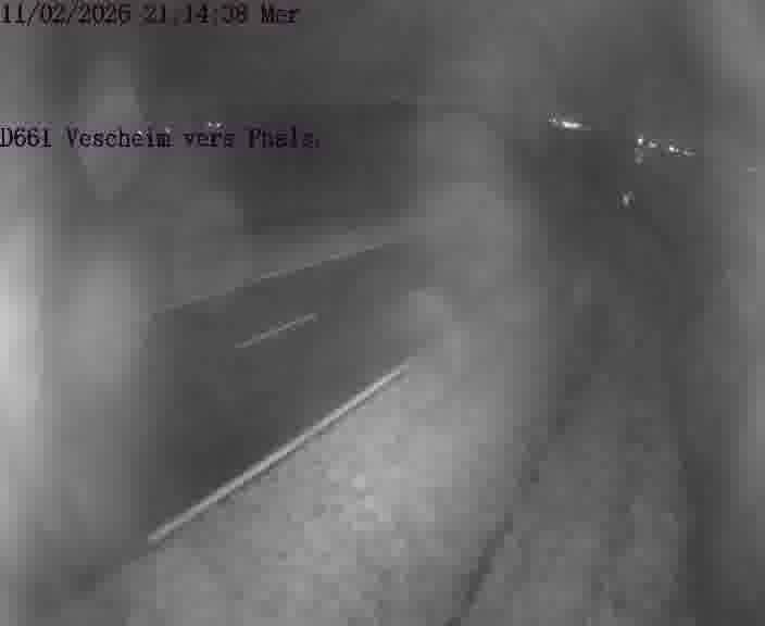 Caméra routière située sur D661 (France) à Vescheim, orientée vers Phalsbourg, surveillant en continu la circulation locale et régionale.