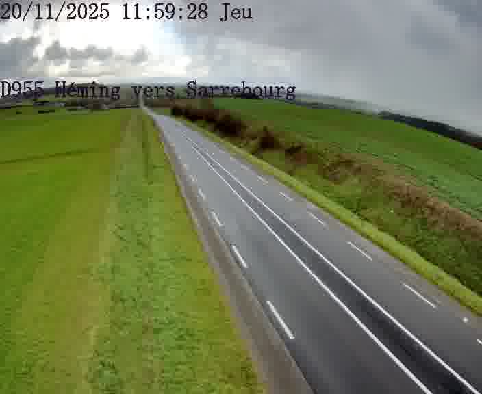 Caméra routière située sur D955 (France) à Heming, orientée vers Sarrebourg, surveillant en continu la circulation locale et régionale.