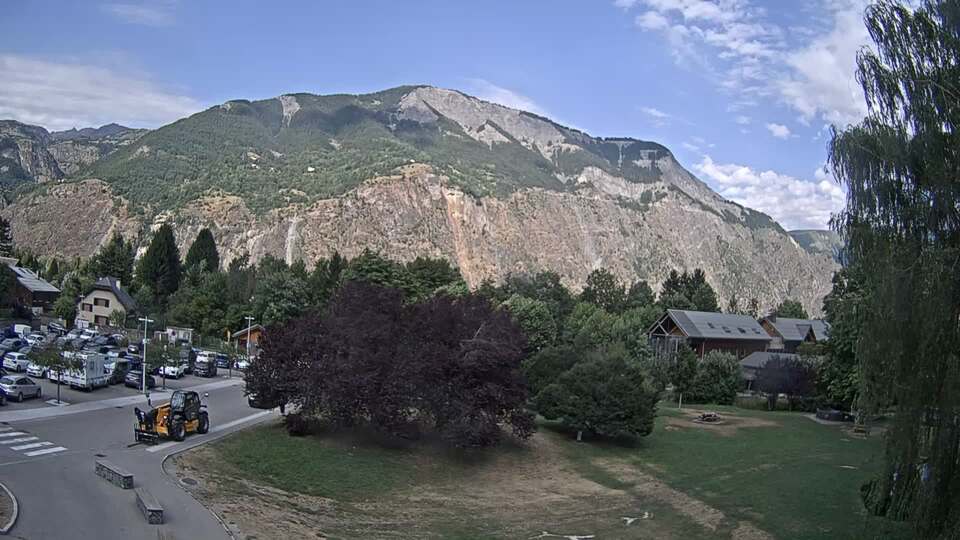 Webcam au niveau de la mairie du village du Bourg d'Oisans, aux pieds de l'Alpe d'Huez et aux portes du parc des Écrins