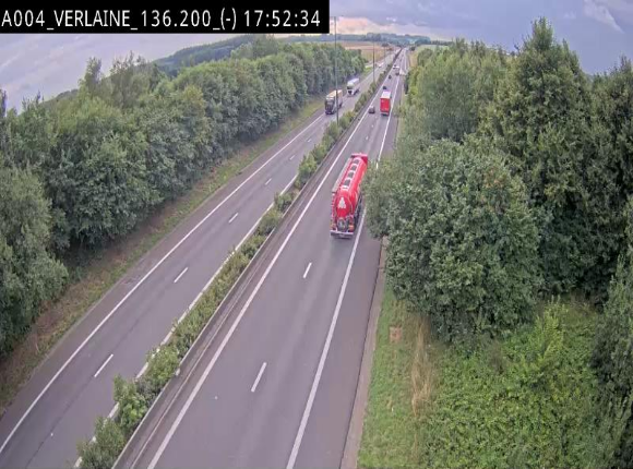 Webcam sur l'E411 à hauteur du pont surplombant la N40, à proximité de la sortie 26 Verlaine - Libramont-Chevigny. Vue orientée vers Namur