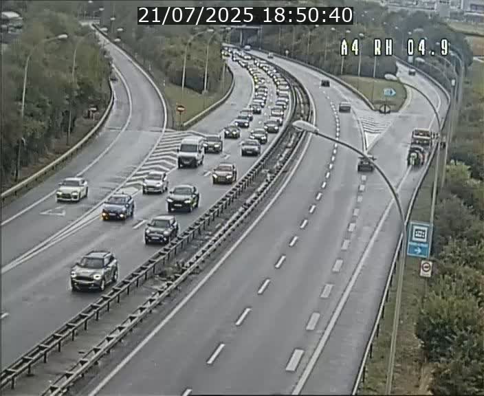 Traffic live webcam Luxembourg Leudelange - A4 - BK 4.9 - direction Luxembourg