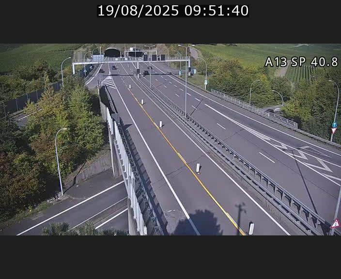 Webcam avec vue sur l'entrée côté allemand du tunnel Markusbierg à Schengen. Vue orientée vers le tunnel et Bettembourg