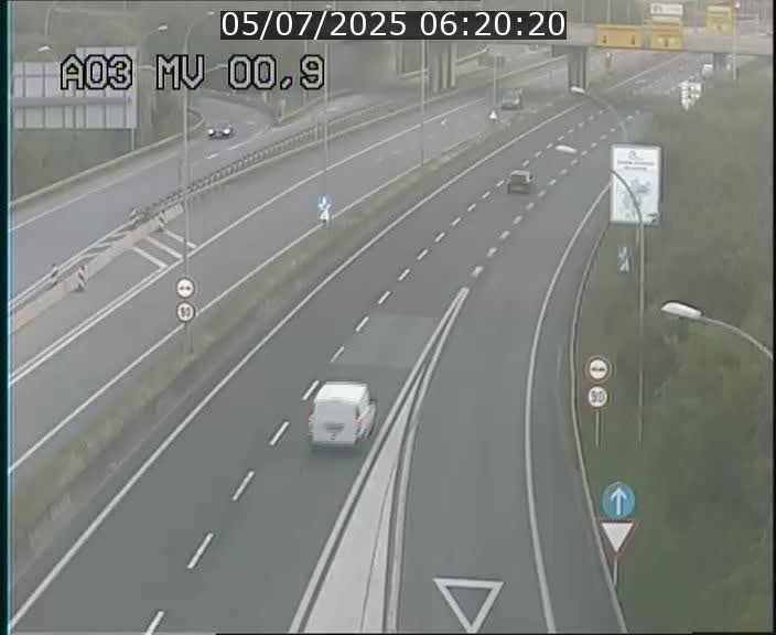 Traffic live webcam Luxembourg Croix de Gasperich - A3 - BK 0.4 - direction Luxembourg