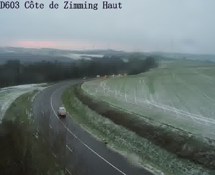 Webcam sur la D603 située en haut de la Côte de Zimming. Vue orientée vers Saint-Avold.