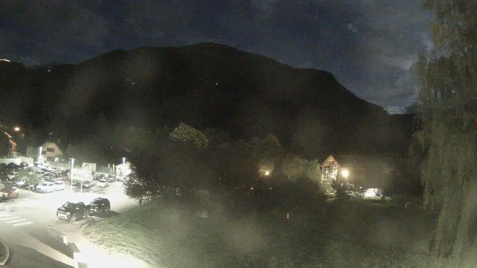 Webcam au niveau de la mairie du village du Bourg d'Oisans, aux pieds de l'Alpe d'Huez et aux portes du parc des Écrins