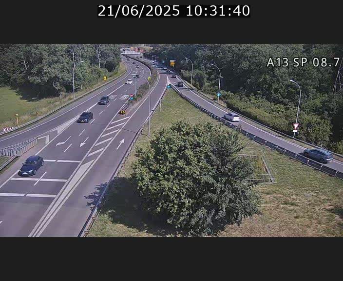 Traffic live webcam Luxembourg Jonction Lankelz - A13 direction Pétange - BK 8.7 