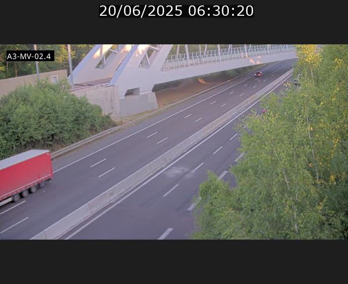 Webcam autoroute de la France (A3) au Luxembourg à Fentange, à proximité de la Croix de Gasperich. Vue orientée vers la Cloche d'Or