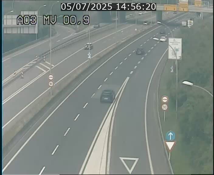 Traffic live webcam Luxembourg Croix de Gasperich - A3 - BK 0.4 - direction Luxembourg
