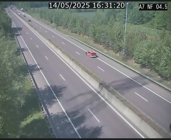 Caméra autoroute Luxembourg A7 - Passage à gibier Rëngelbour - direction Tunnel Grouft