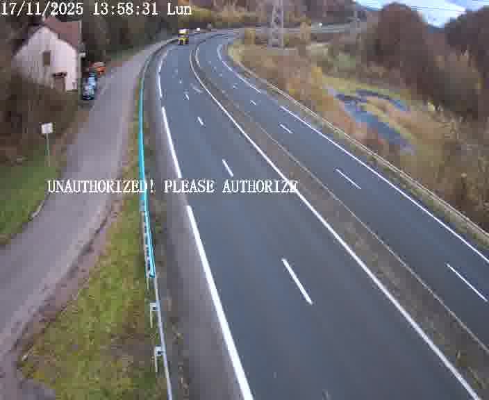 Webcam sur la D910 située dans la Côte des 4 vents. Vue orientée vers le bas, vers Saint-Avold.