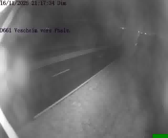 Caméra routière située sur D661 (France) à Vescheim, orientée vers Phalsbourg, surveillant en continu la circulation locale et régionale.