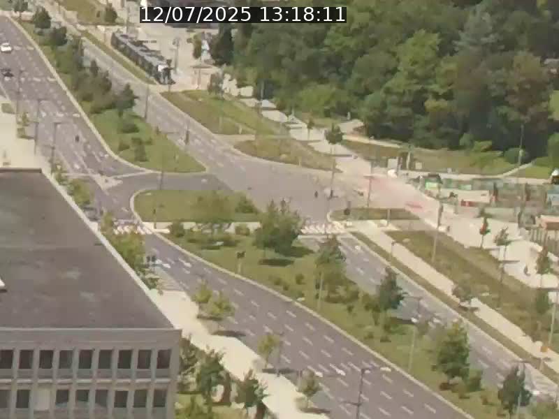 Webcam sur l'avenue John Fitzgerald Kennedy (N51) avec vue sur le Pont rouge (Pont Grande Duchesse Charlotte), l'arrêt Pfaffenthal et l'entrée du quartier Kirchberg