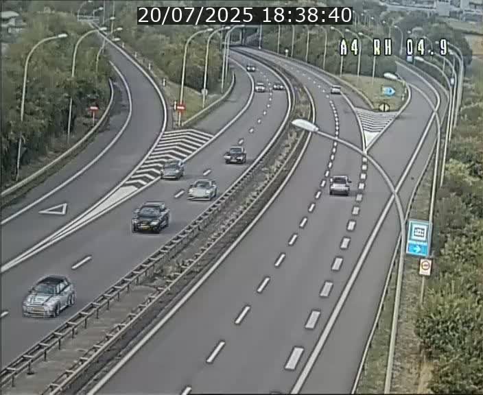 Traffic live webcam Luxembourg Leudelange - A4 - BK 4.9 - direction Luxembourg