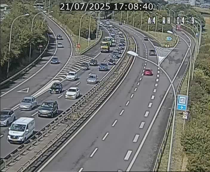 Traffic live webcam Luxembourg Leudelange - A4 - BK 4.9 - direction Luxembourg