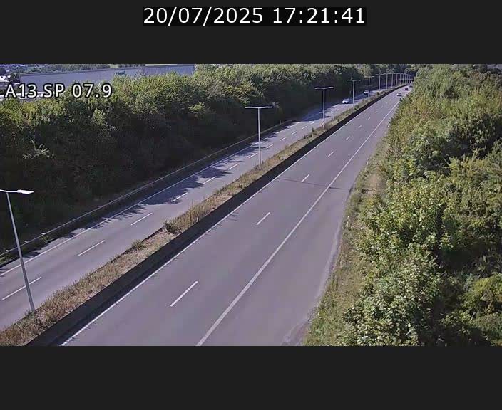 Traffic live webcam Luxembourg Jonction Lankelz - A13 direction Pétange - BK 7.9