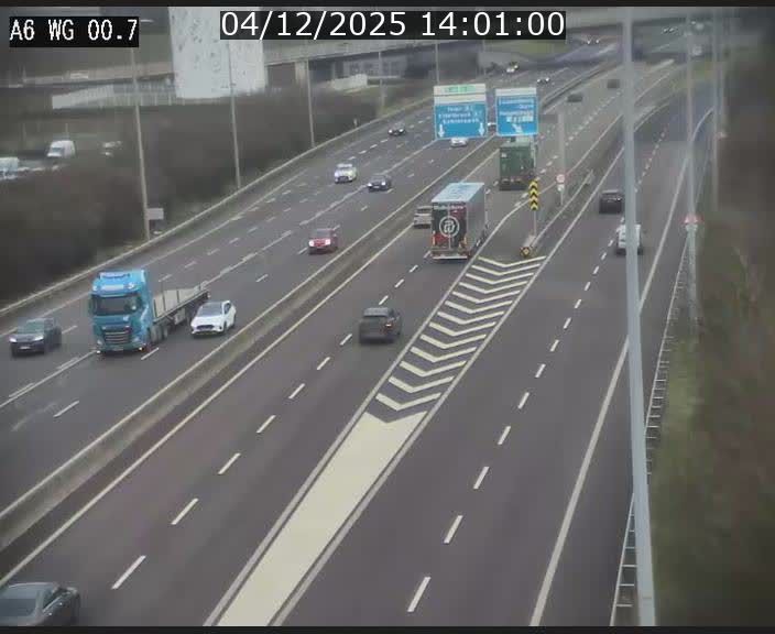 Traffic live webcam Luxembourg Croix de Cessange - A6 - BK 0.7 - direction A3 France