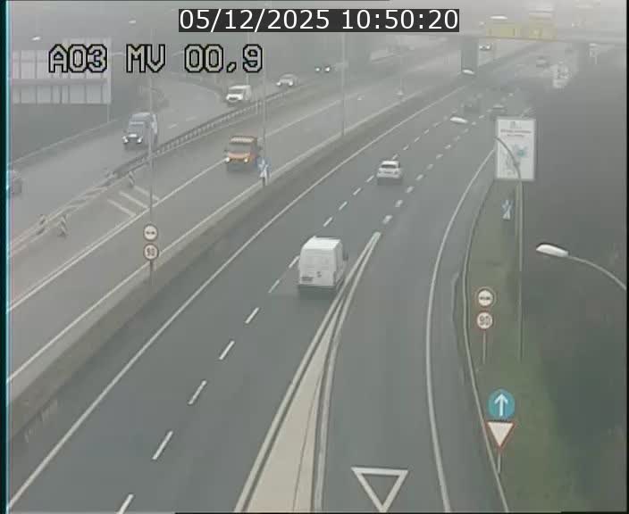 Traffic live webcam Luxembourg Croix de Gasperich - A3 - BK 0.4 - direction Luxembourg