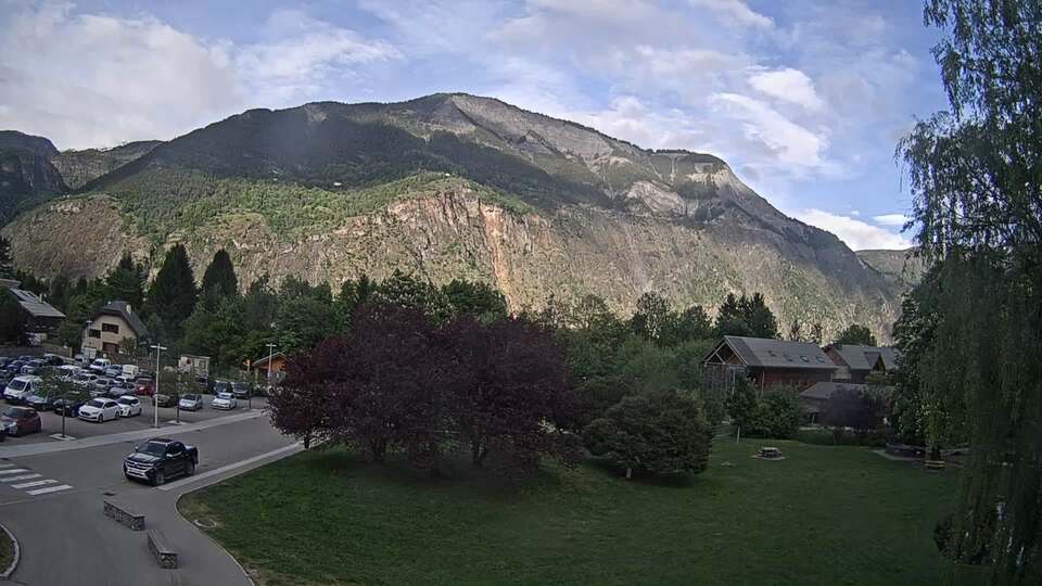 Webcam au niveau de la mairie du village du Bourg d'Oisans, aux pieds de l'Alpe d'Huez et aux portes du parc des Écrins