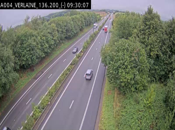 Webcam sur l'E411 à hauteur du pont surplombant la N40, à proximité de la sortie 26 Verlaine - Libramont-Chevigny. Vue orientée vers Namur