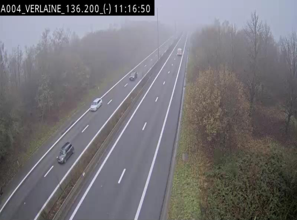 Webcam sur l'E411 à hauteur du pont surplombant la N40, à proximité de la sortie 26 Verlaine - Libramont-Chevigny. Vue orientée vers Namur
