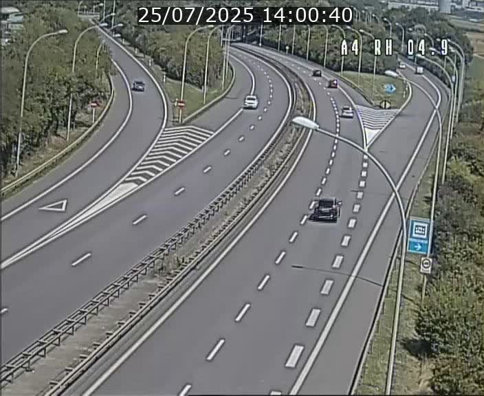 Traffic live webcam Luxembourg Leudelange - A4 - BK 4.9 - direction Luxembourg