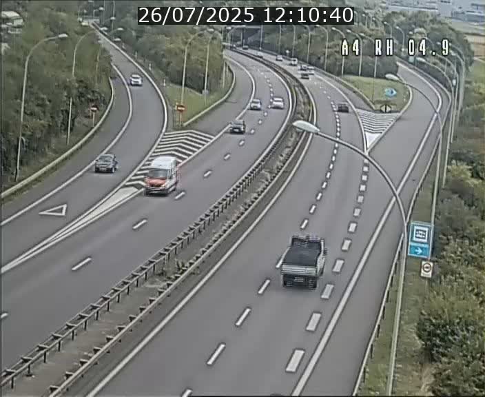 Traffic live webcam Luxembourg Leudelange - A4 - BK 4.9 - direction Luxembourg