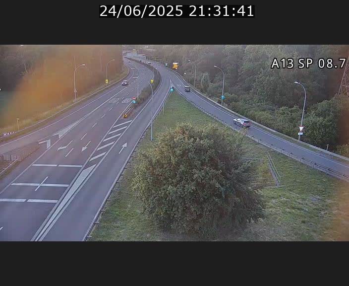 Traffic live webcam Luxembourg Jonction Lankelz - A13 direction Pétange - BK 8.7 