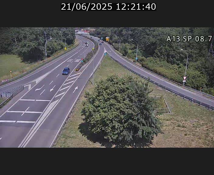 Traffic live webcam Luxembourg Jonction Lankelz - A13 direction Pétange - BK 8.7 