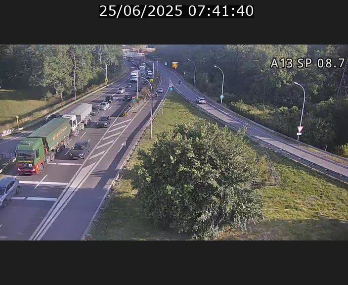 Traffic live webcam Luxembourg Jonction Lankelz - A13 direction Pétange - BK 8.7 