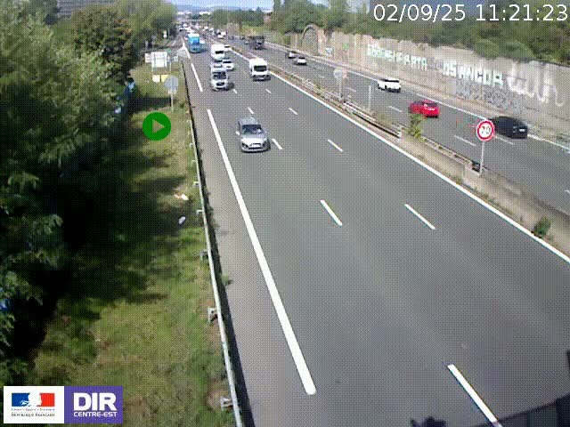 Webcam à Bron sur l'A43 à la jonction avec le boulevard périphérique de Lyon (D383). Vue orientée vers Lyon