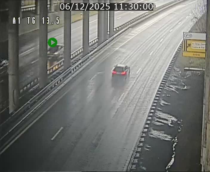 Traffic live webcam Luxembourg Senningen - A1 direction Luxembourg - BK 13.5