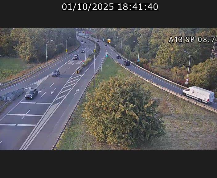 Traffic live webcam Luxembourg Jonction Lankelz - A13 direction Pétange - BK 8.7 