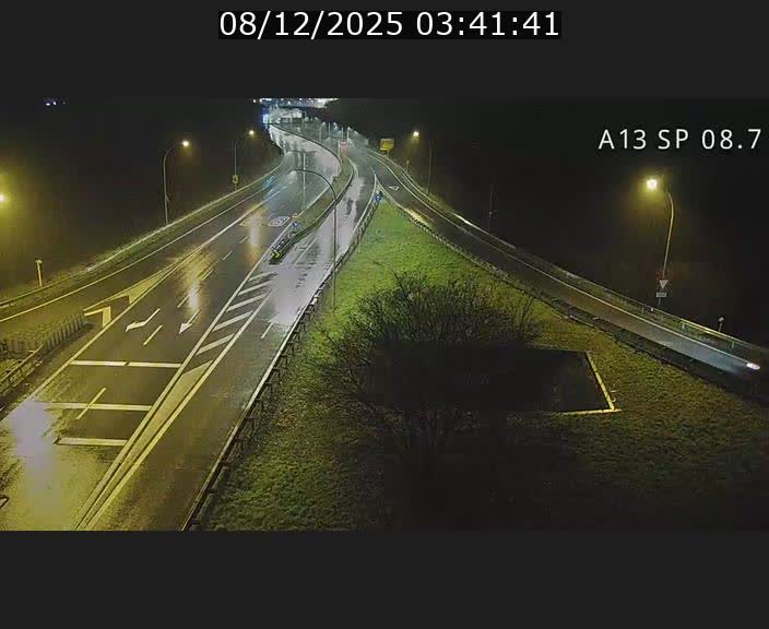 Traffic live webcam Luxembourg Jonction Lankelz - A13 direction Pétange - BK 8.7 