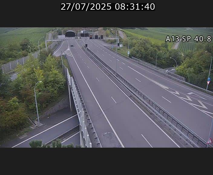 Webcam avec vue sur l'entrée côté allemand du tunnel Markusbierg à Schengen. Vue orientée vers le tunnel et Bettembourg